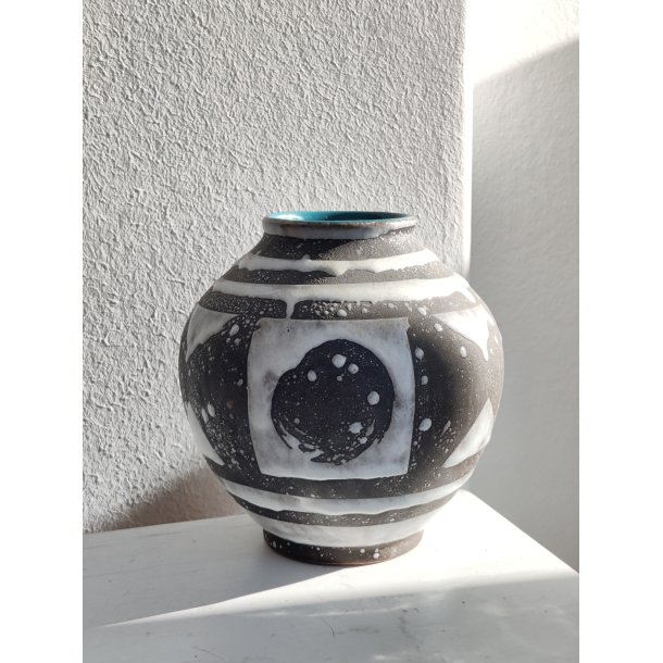 West Germany sgratiffo vase, sort/hvid med turkis inderglasur