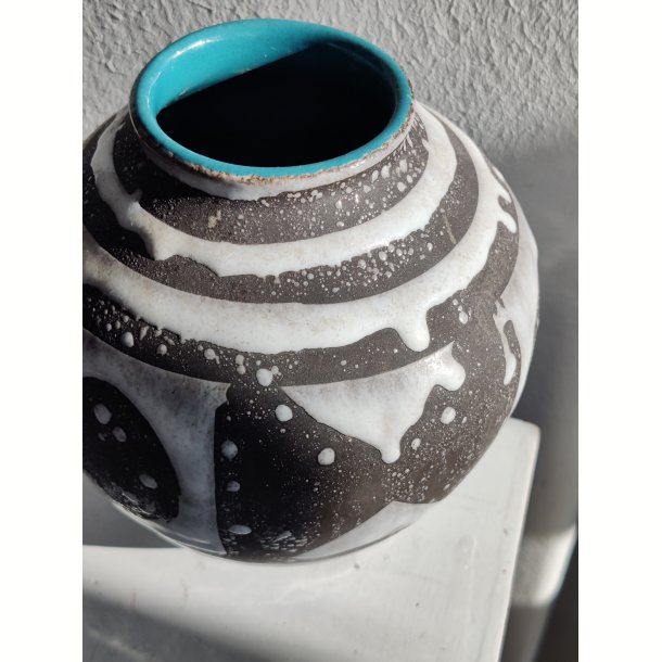 West Germany sgratiffo vase, sort/hvid med turkis inderglasur
