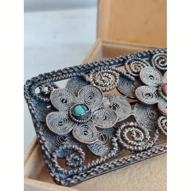 Vintage filigran broche med koral og turkis