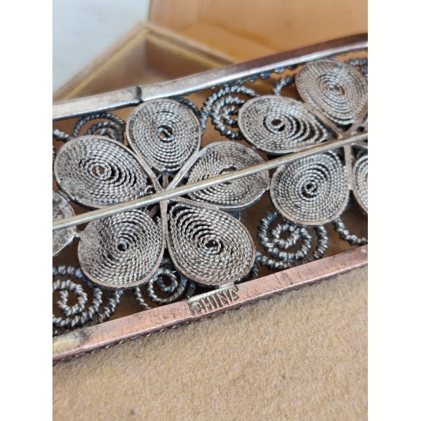 Vintage filigran broche med koral og turkis