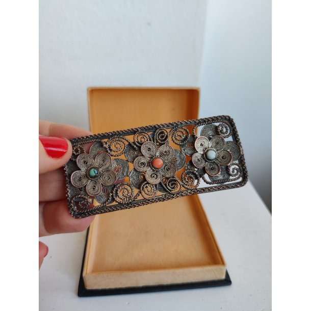 Vintage filigran broche med koral og turkis