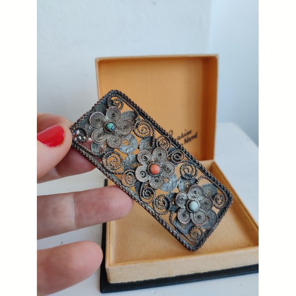 Vintage filigran broche med koral og turkis