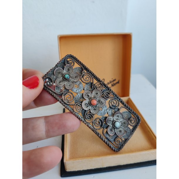 Vintage filigran broche med koral og turkis