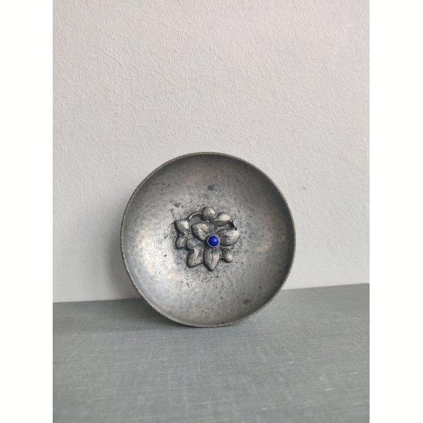 Vintage smykkesk�l i tin med bl� sten