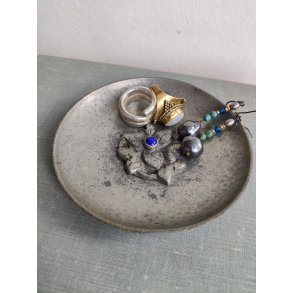 Vintage smykkesk�l i tin med bl� sten