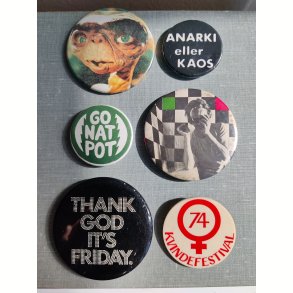 Samling vintage badges: E.T., CV J�rgensen, kvindefestival mm.