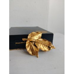 Gylden rosenknop broche