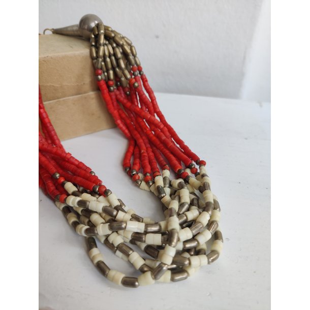 Smuk boho halsk�de creme/r�d