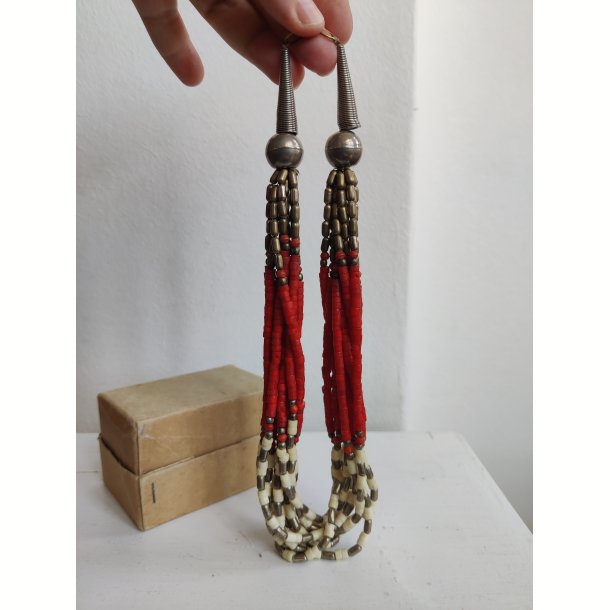 Smuk boho halsk�de creme/r�d