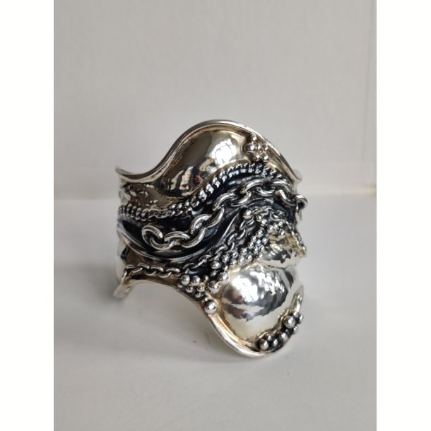 Jacob Hull unika fors�lvet armring