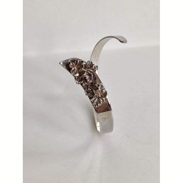 �ben armring i s�lv med blade