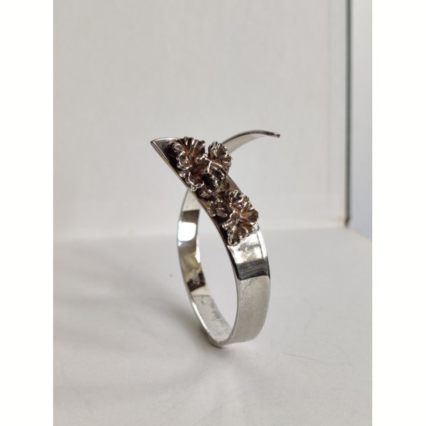 �ben armring i s�lv med blade