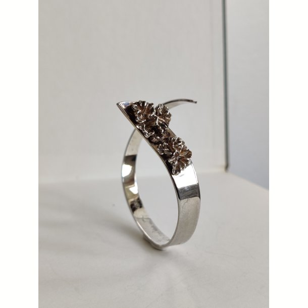 �ben armring i s�lv med blade