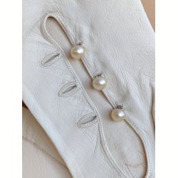 Lange hvide vintage skindhandsker med perleknapper