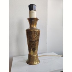 Messinglampe med egyptiske motiver