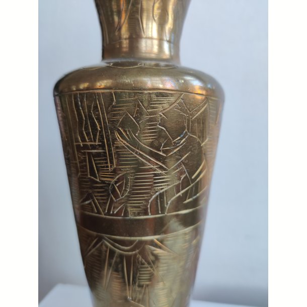 Messinglampe med egyptiske motiver