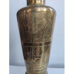 Messinglampe med egyptiske motiver