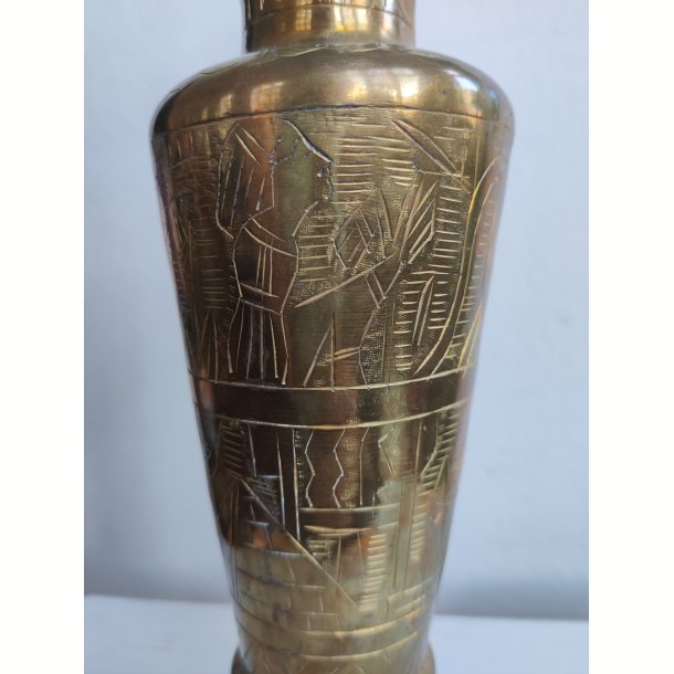 Messinglampe med egyptiske motiver
