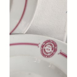 Dybe tallerkener fra Helleb�k Badehotel, ca. 1920