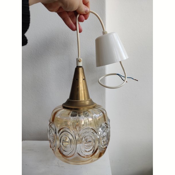 Vintage glaspendel med m�nster og messingtop, 1960-1970