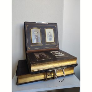 Antikt l�derindbundet fotoalbum