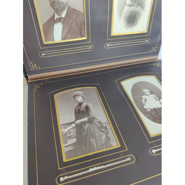 Antikt l�derindbundet fotoalbum