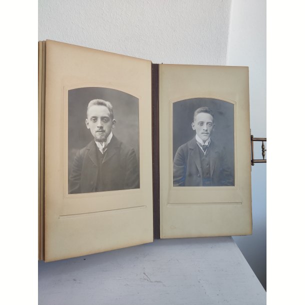 Stort antikt l�derindbundet fotoalbum