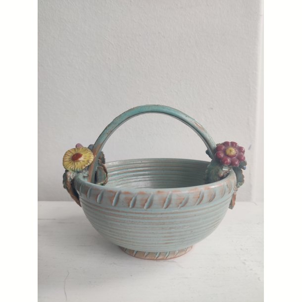 Keramiksk�l med blomsterfigurer, 1948-1956