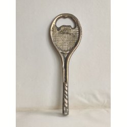 Messing oplukker formet som tennisketcher 