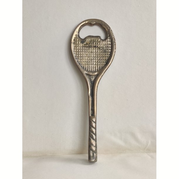 Messing oplukker formet som tennisketcher 
