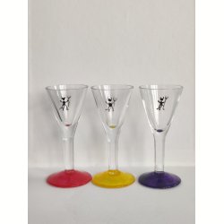 Tre snapseglas med sm� dj�vle