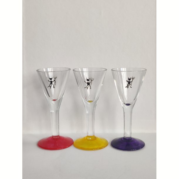 Tre snapseglas med sm� dj�vle